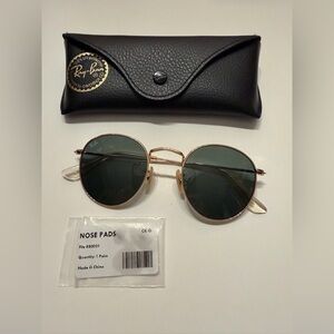 Ray-Ban Classic Gold Frame with Dark Green Lenses comes with new nose pads